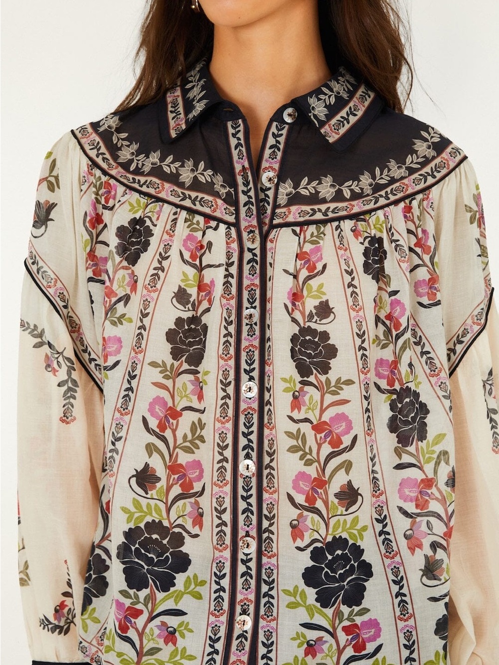 FARM Rio Delicate Floral Collared Buttoned Blouse - Picture 2 of 4